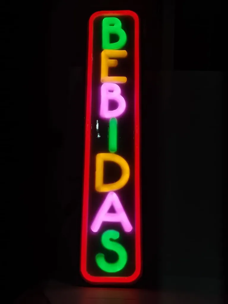 CARTEL BEBIDAS (EN VERTICAL) NEON