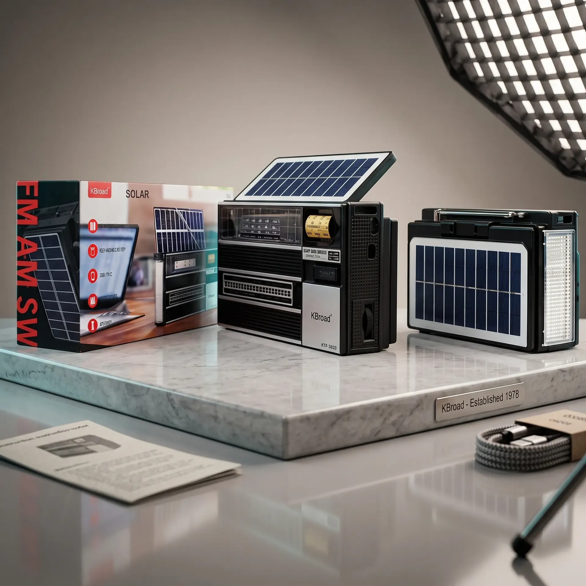 RADIO PARLANTE BLUETOOTH C/PANEL SOLAR LINTERNA