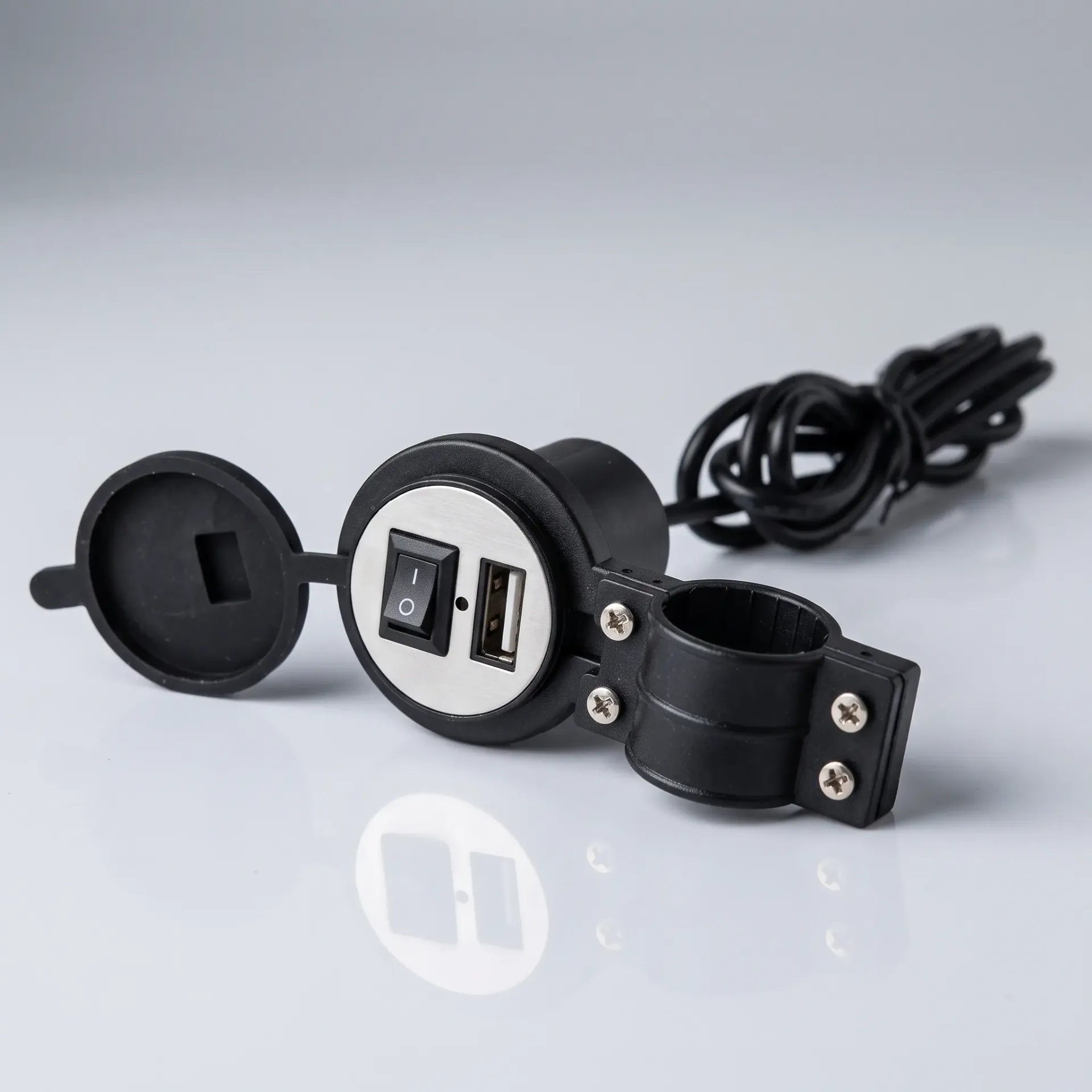 CARGADOR USB PARA MOTO C/INTERRUPTOR 1,5AMP